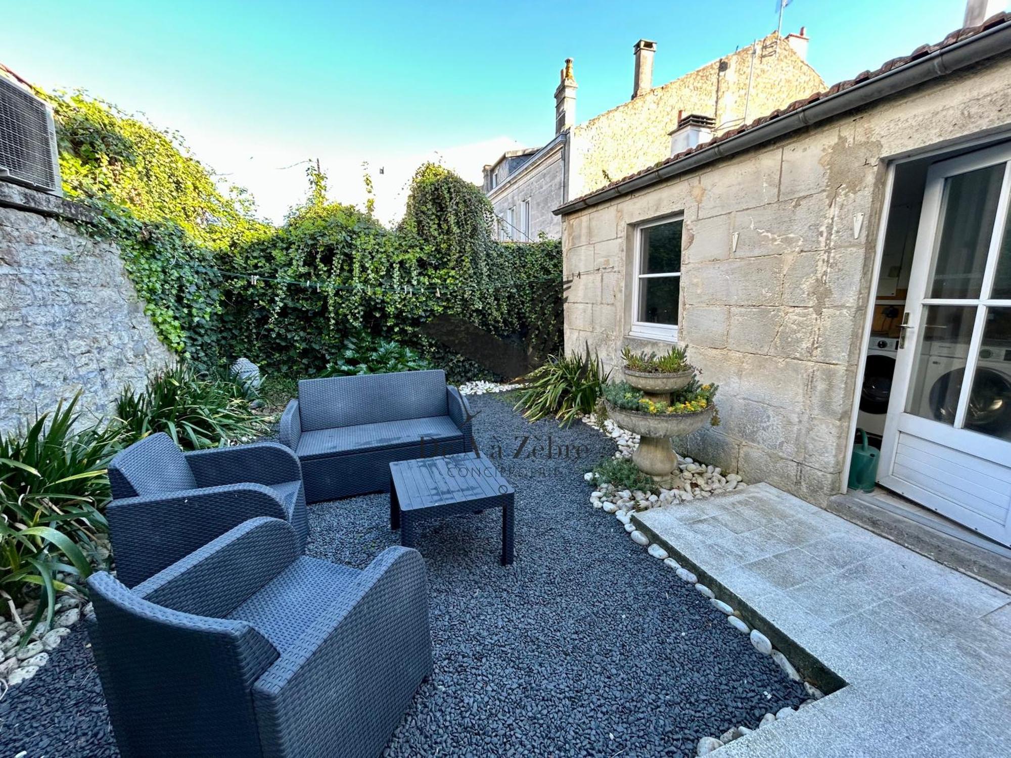 L'Authentique - Situe En Face Des Thermes Et Tout Proche Du Coeur De Ville Rochefort  Exterior foto